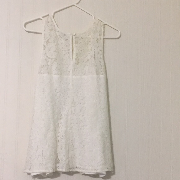 Beautiful lace sleeveless blouse - Picture 2 of 5